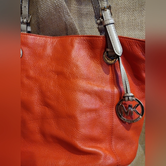 Michael Kors double strap Large orange leather shoulder bag - Picture 5 of 5